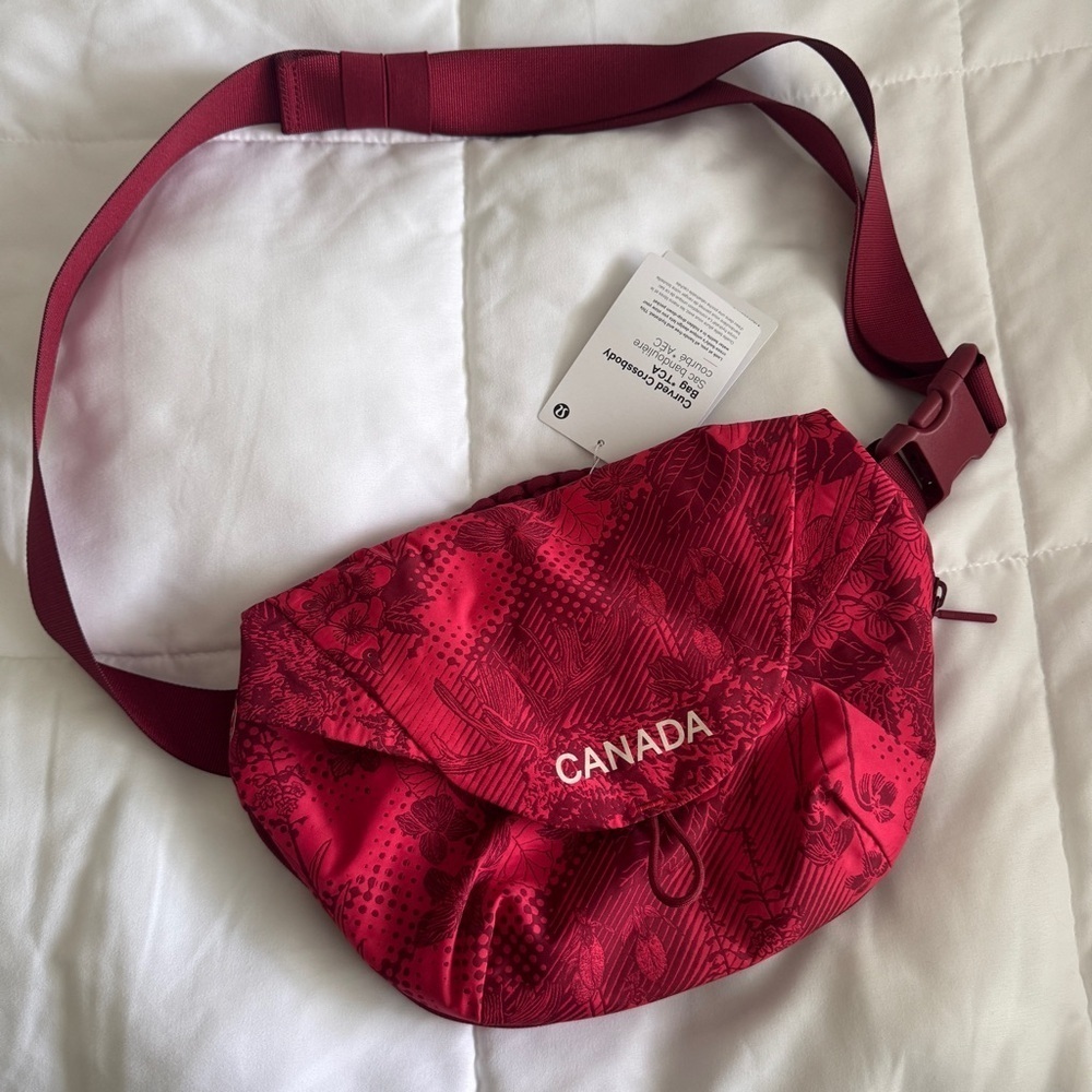 🇨🇦 Lululemon Team Canada ATHLETE ONLY Olympic Curved Crossbody 3L Tapestry Red
